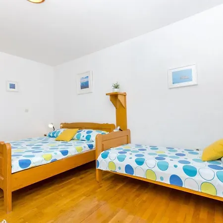 Apartament Bee Maja *