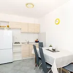 Bee Maja Apartman *