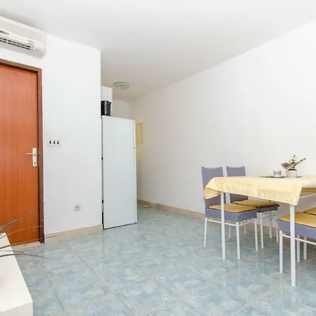 Bee Maja * تروغير